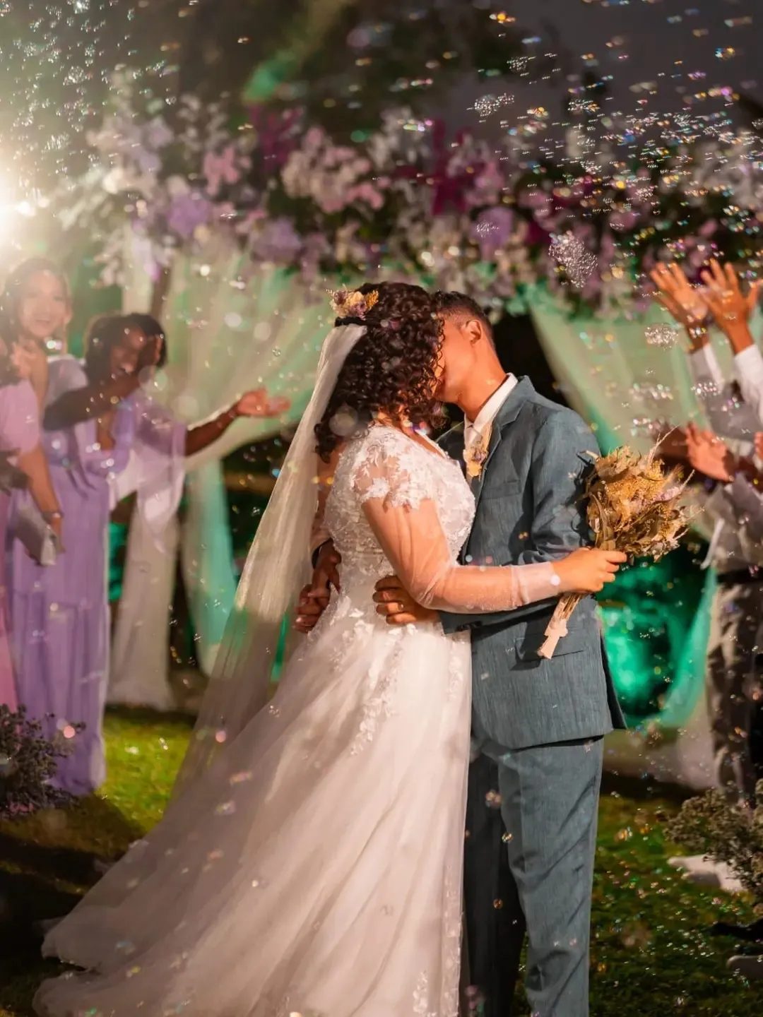 Alguns detalhes fazem um casamento ser inesquecível — e, para a Rebeca, cada um deles…